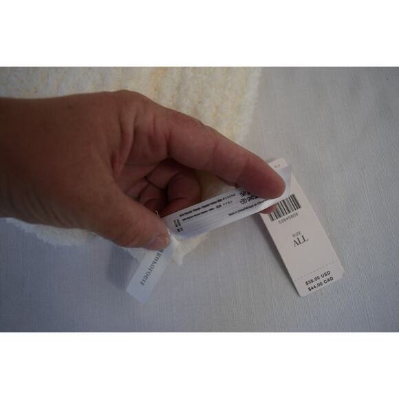 By Anthropologie One Size Scarf Soft and Warm Ribbed New - Picture 2 of 4